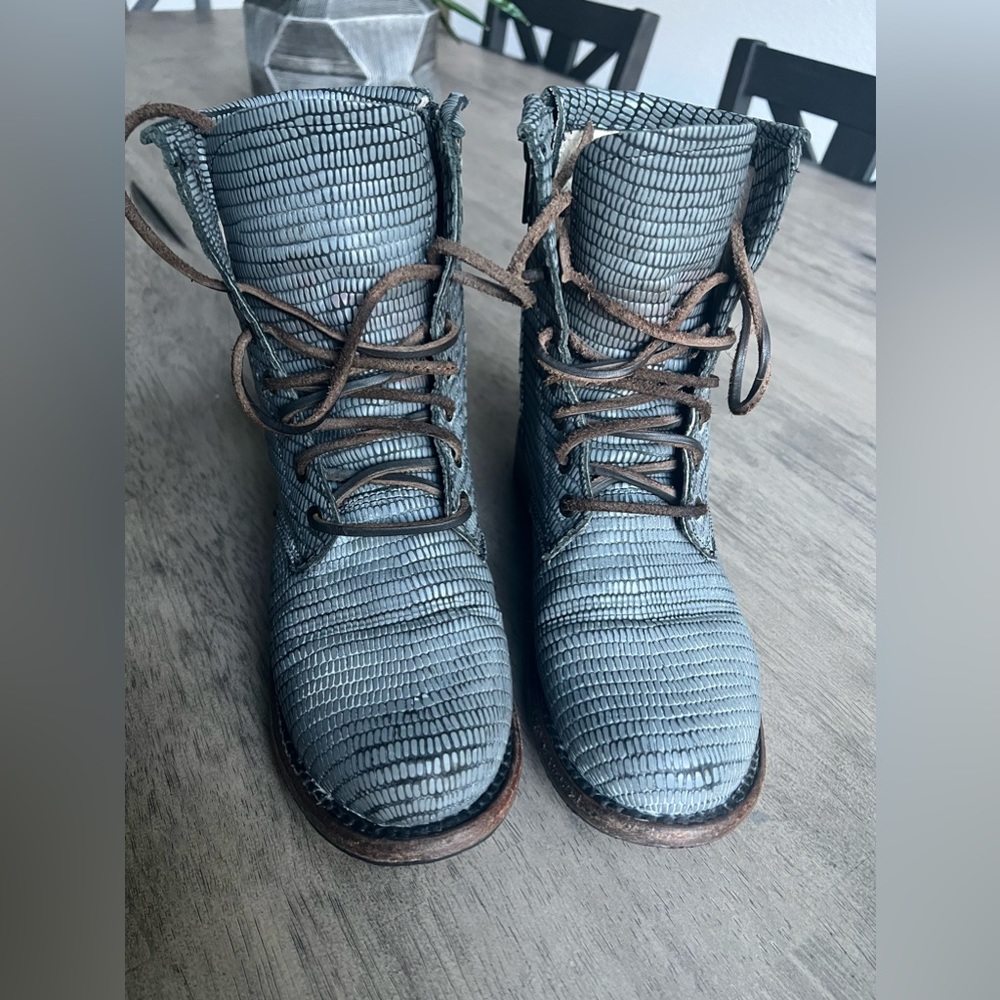 Freebird by Steven blue 🐍 Manchester sz 8